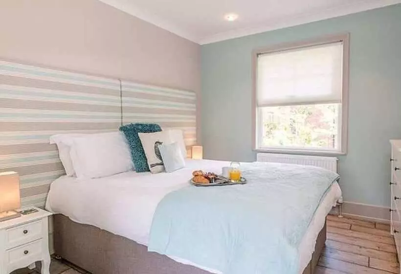 Saxon Lodge Cottage Felixstowe Air Manage Suffolk