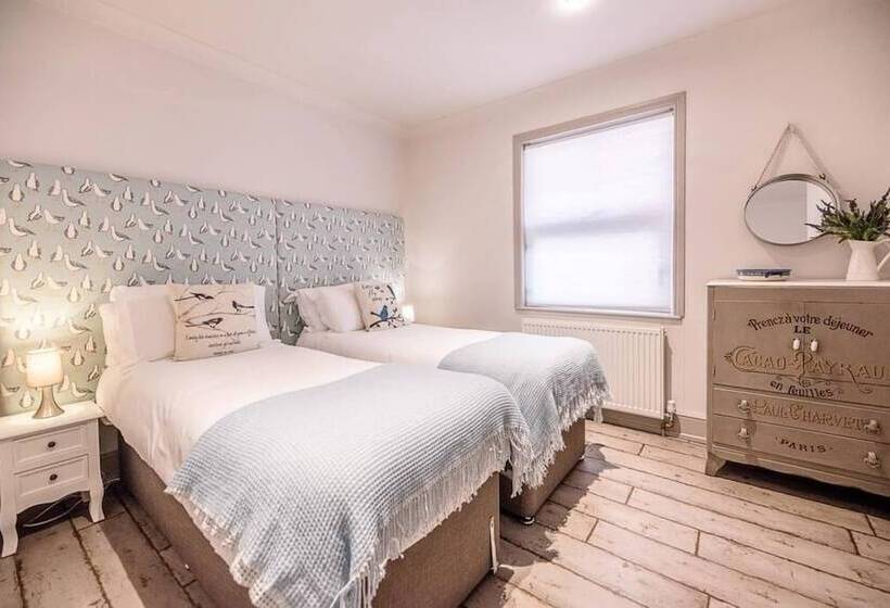 Saxon Lodge Cottage Felixstowe Air Manage Suffolk