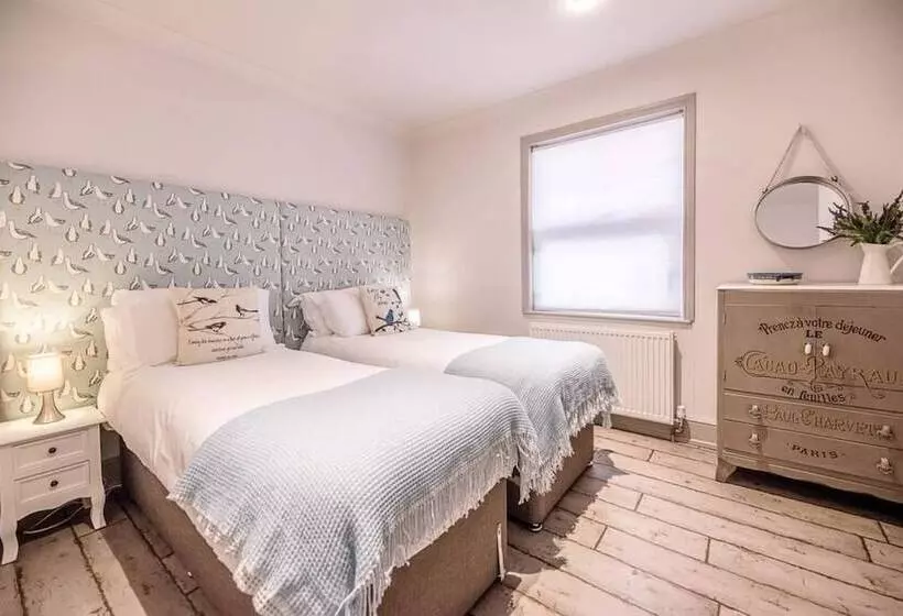 Saxon Lodge Cottage Felixstowe Air Manage Suffolk