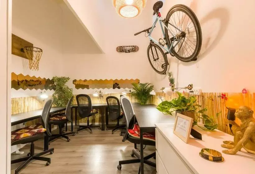 هاستل Social   Coliving & Coworking   Madrid