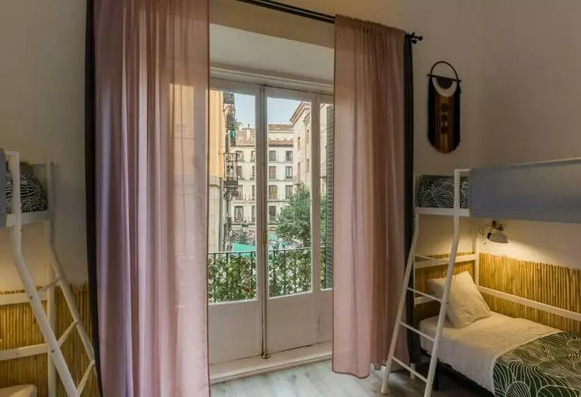 هاستل Social   Coliving & Coworking   Madrid