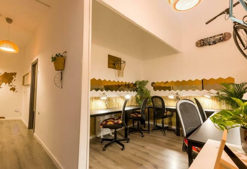هاستل Social Coliving & Coworking Madrid