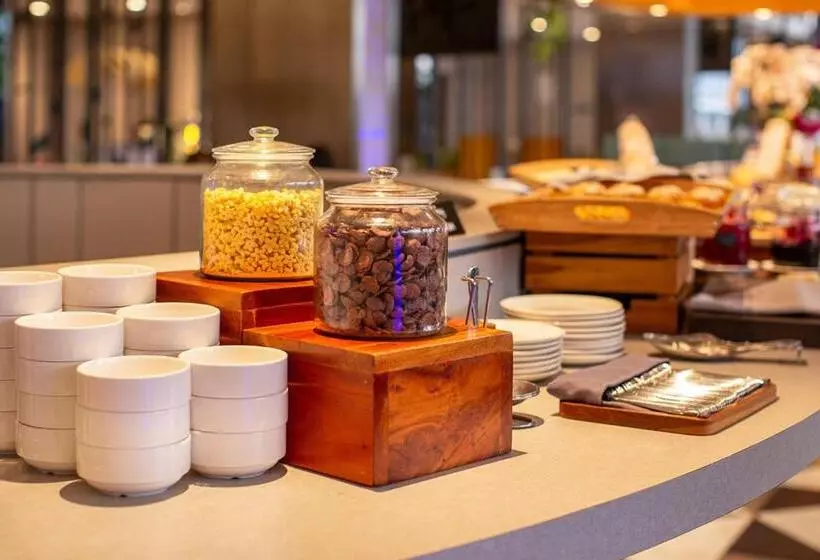 ホテル The 1o1 Jakarta Airport Cbc