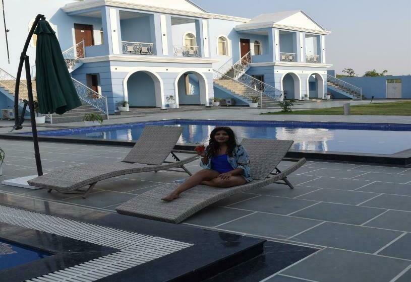 Red Tullip Md Valley Resort And Spa