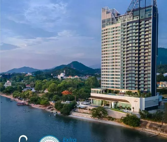 S Sriracha Hotel & Residence