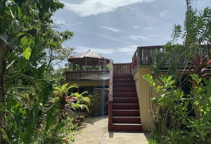 تختخواب و صبحانه Can Jam Retreat