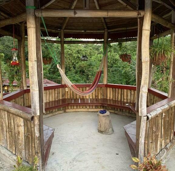 تختخواب و صبحانه Can Jam Retreat