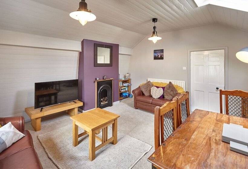 Host Stay Leesholme Loft