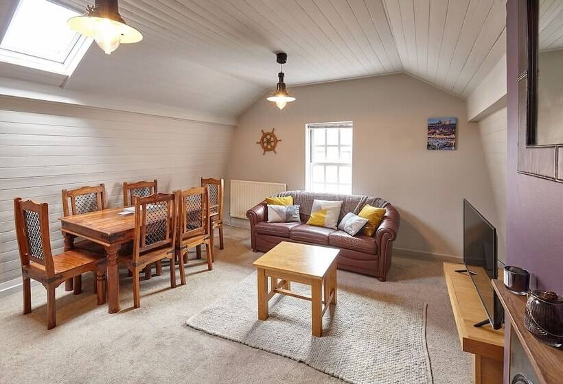 Host Stay Leesholme Loft