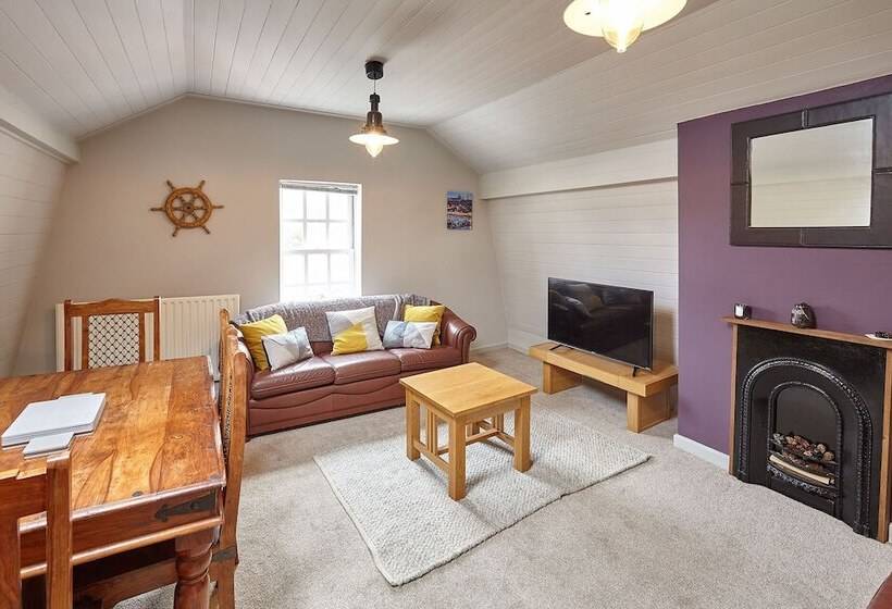 Host Stay Leesholme Loft