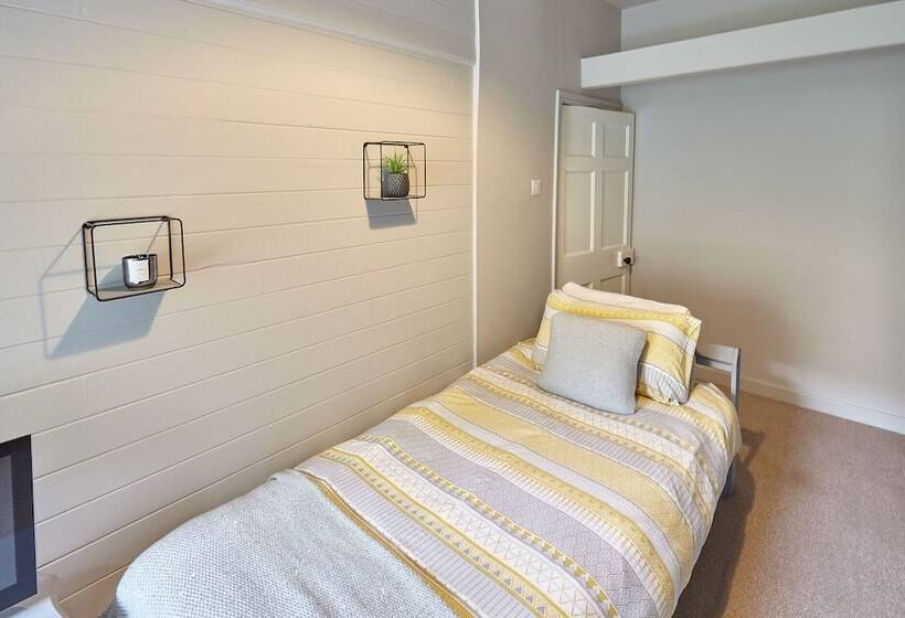 Host Stay Leesholme Loft