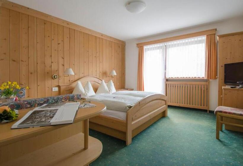 ホテル Garni Ruscel