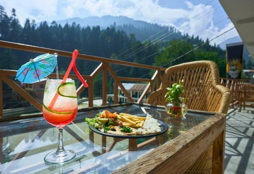 پانسیون The Mad King S House & Cafe