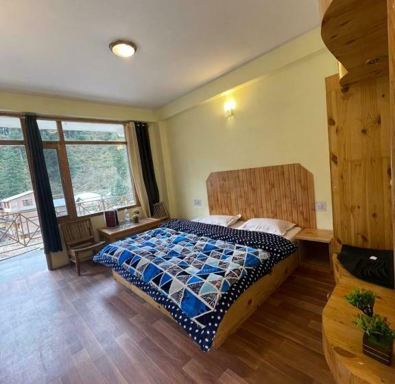 پانسیون The Mad King S House & Cafe