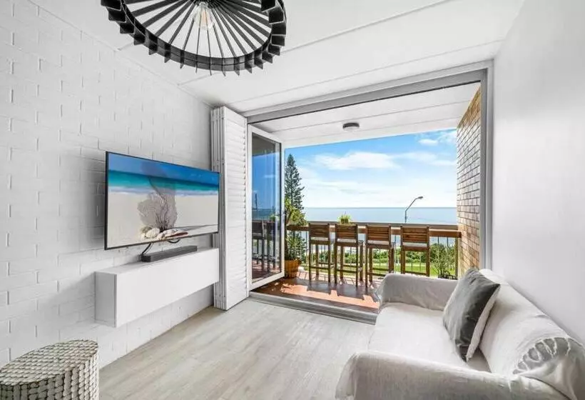 Stunning Views At Alex Heads, 2 Br Stylish Apt
