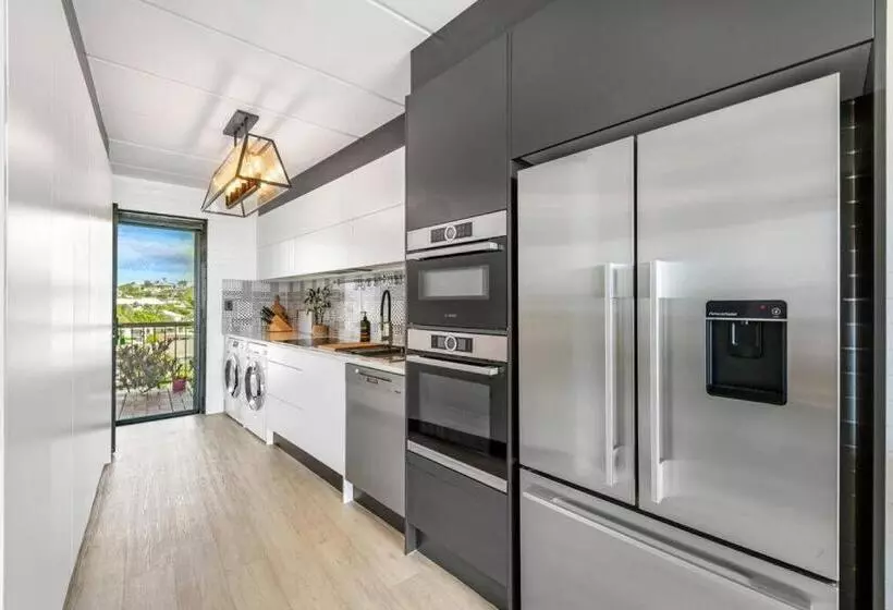 Stunning Views At Alex Heads, 2 Br Stylish Apt
