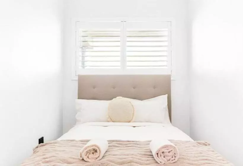 Stunning Views At Alex Heads, 2 Br Stylish Apt