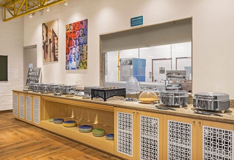 Bedzzz Varanasi By Leisure Hotels, 1 Km From Dashwasamedh Ghat