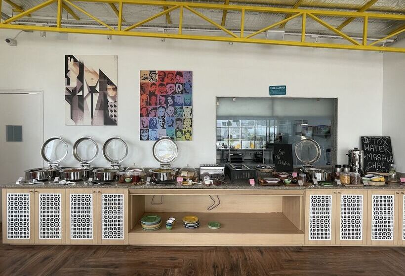 Bedzzz Varanasi By Leisure Hotels, 1 Km From Dashwasamedh Ghat