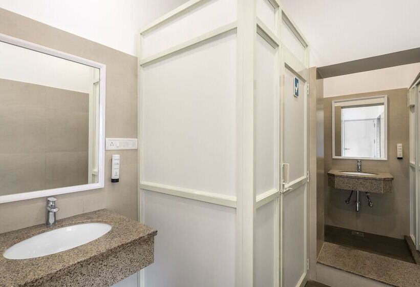 Bedzzz Varanasi By Leisure Hotels, 1 Km From Dashwasamedh Ghat