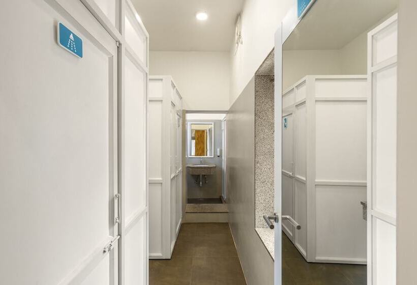 Bedzzz Varanasi By Leisure Hotels, 1 Km From Dashwasamedh Ghat