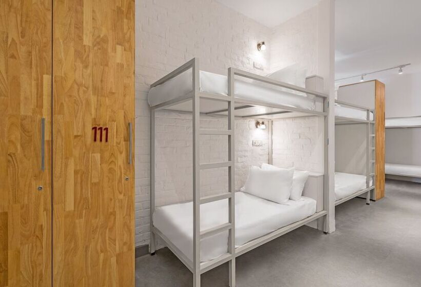 Bedzzz Varanasi By Leisure Hotels, 1 Km From Dashwasamedh Ghat