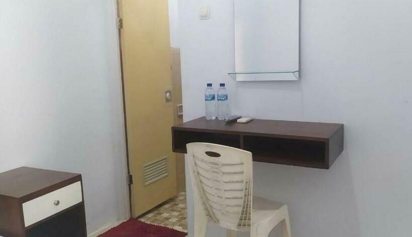 בית מלון כפרי Reddoorz Syariah Near Transmart Tegal