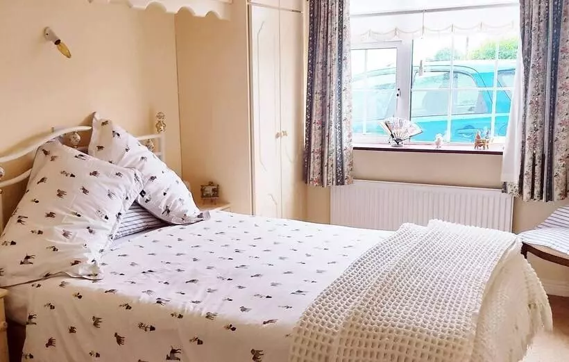 Pet Friendly Immaculate 2 Bed Cottage In Listowel