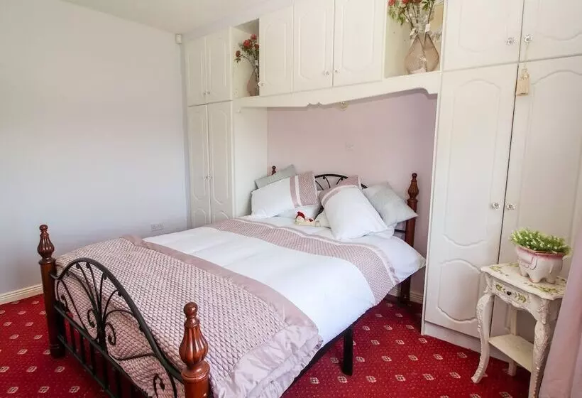 Pet Friendly Immaculate 2 Bed Cottage In Listowel