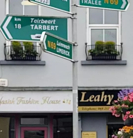 Pet Friendly Immaculate 2 Bed Cottage In Listowel