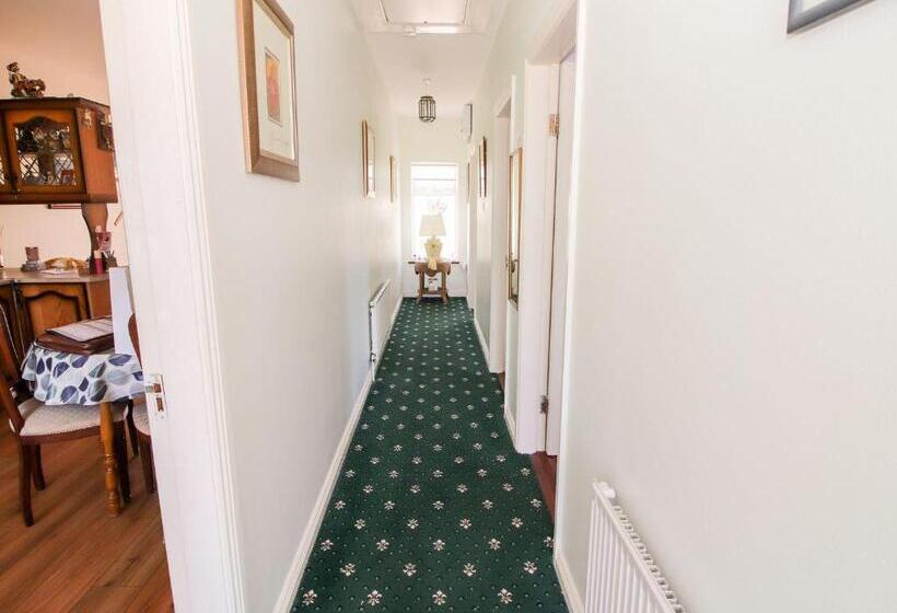 Pet Friendly Immaculate 2 Bed Cottage In Listowel