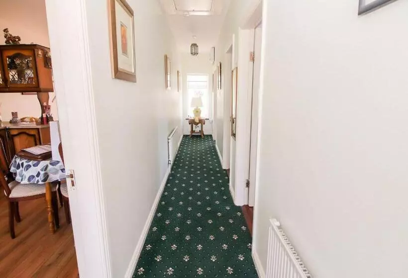 Pet Friendly Immaculate 2 Bed Cottage In Listowel