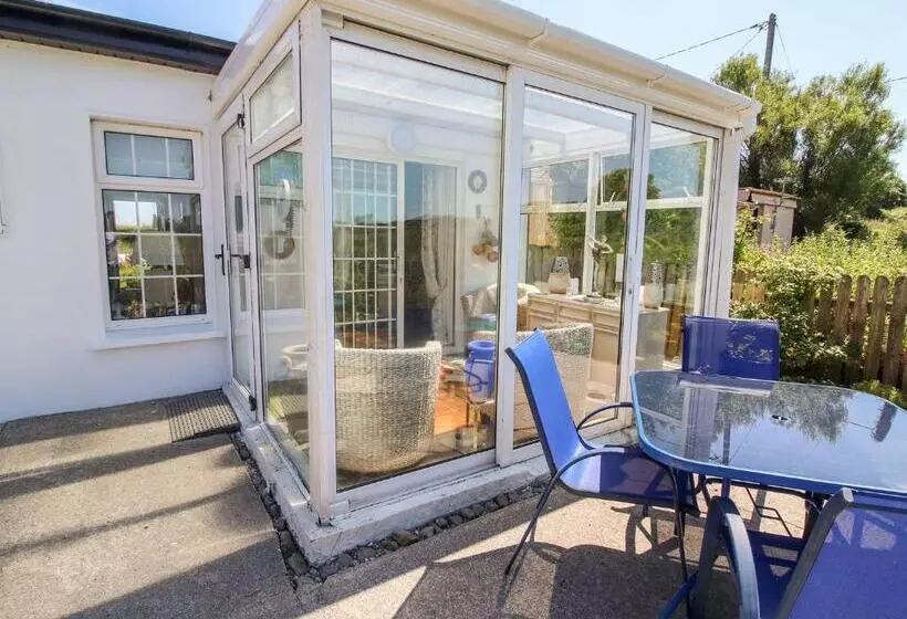 Pet Friendly Immaculate 2 Bed Cottage In Listowel