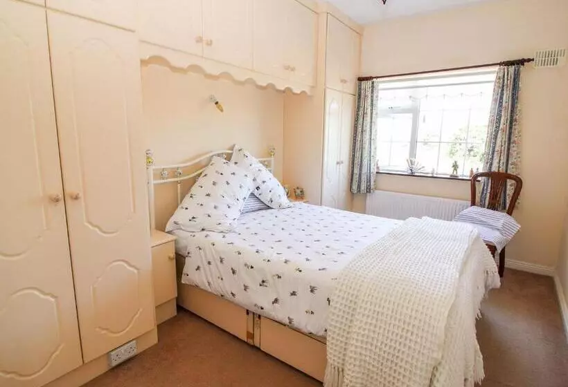 Pet Friendly Immaculate 2 Bed Cottage In Listowel