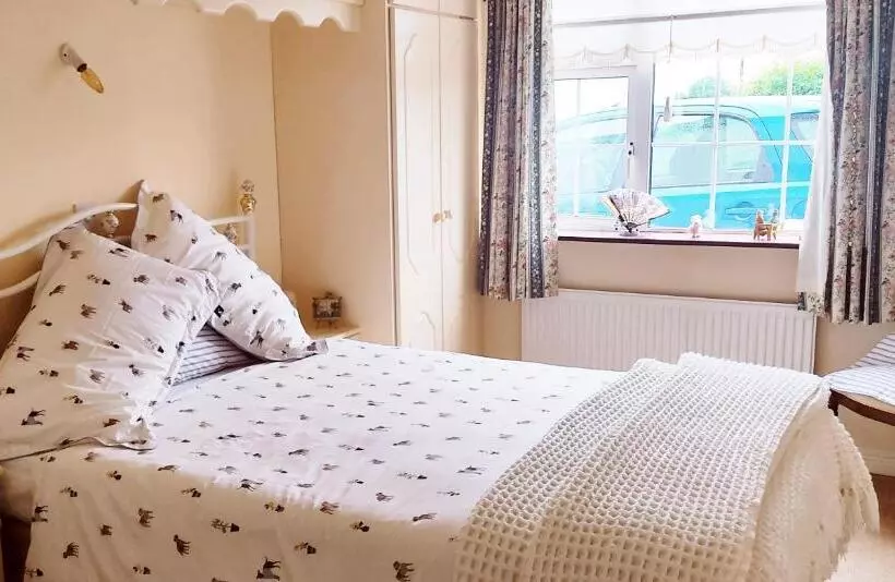 Pet Friendly Immaculate 2 Bed Cottage In Listowel