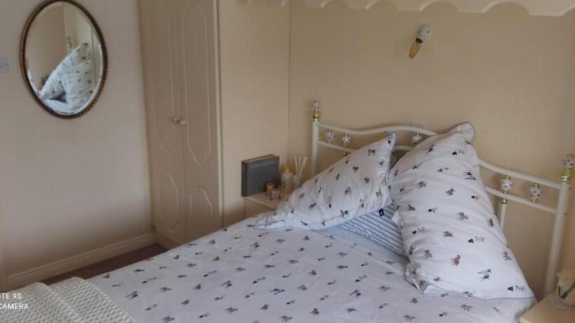 Pet Friendly Immaculate 2 Bed Cottage In Listowel