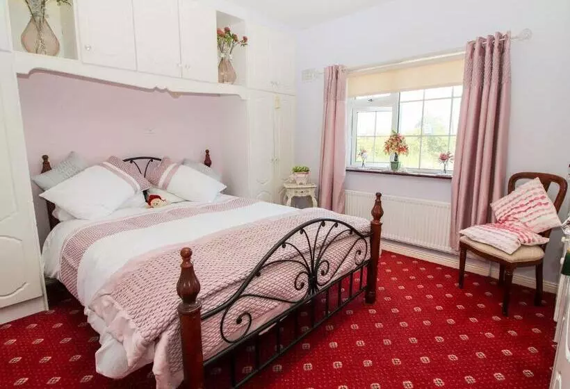 Pet Friendly Immaculate 2 Bed Cottage In Listowel