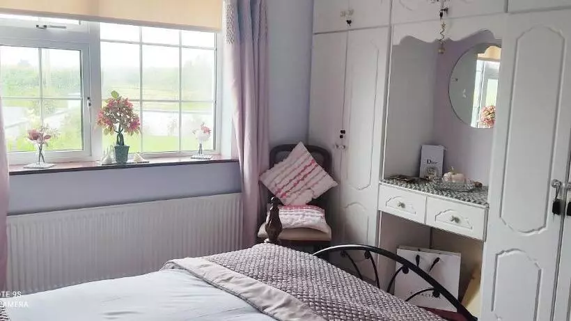 Pet Friendly Immaculate 2 Bed Cottage In Listowel