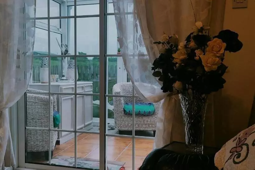 Pet Friendly Immaculate 2 Bed Cottage In Listowel