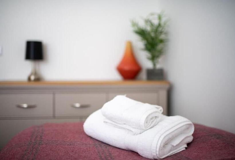 Modern Ground Floor Apartment In Tornagrain