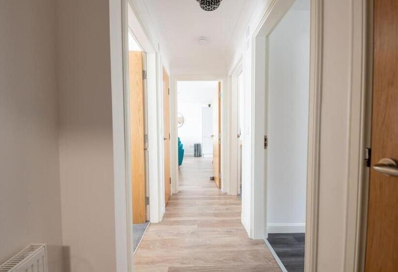 Modern Ground Floor Apartment In Tornagrain