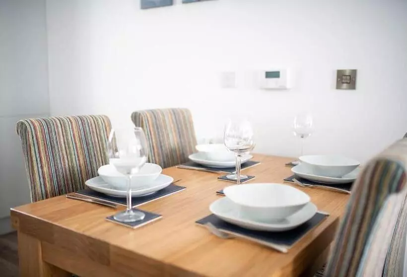 Modern Ground Floor Apartment In Tornagrain