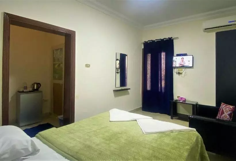 تختخواب و صبحانه Seven Pyramids View Inn