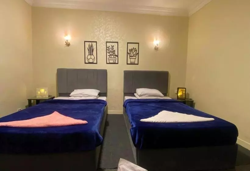 تختخواب و صبحانه Seven Pyramids View Inn