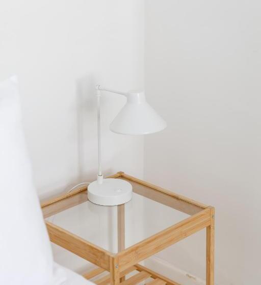 Central Quiet Cottage. Walk To Shops, Bars & Beach