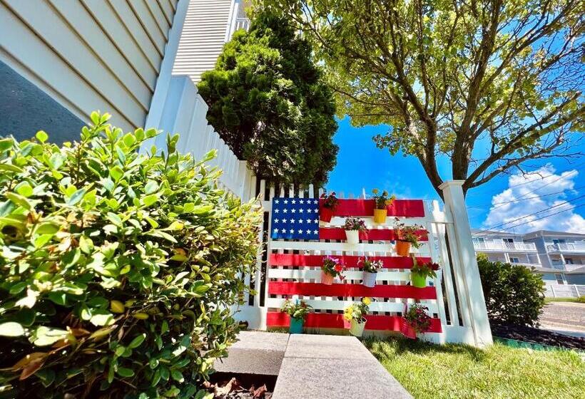 Unique Wildwood 3 Br 1,5 Ba Entire House In The Heart Of Wildwood!