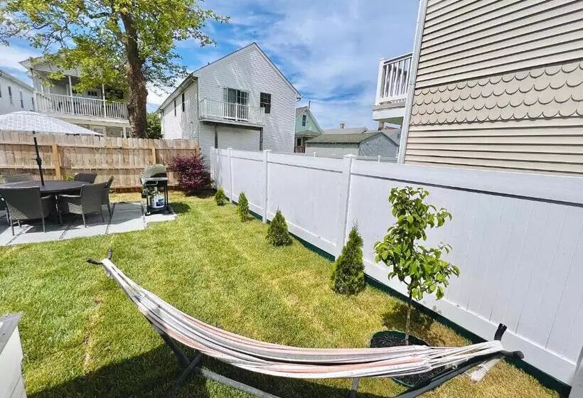 Unique Wildwood 3 Br 1,5 Ba Entire House In The Heart Of Wildwood!