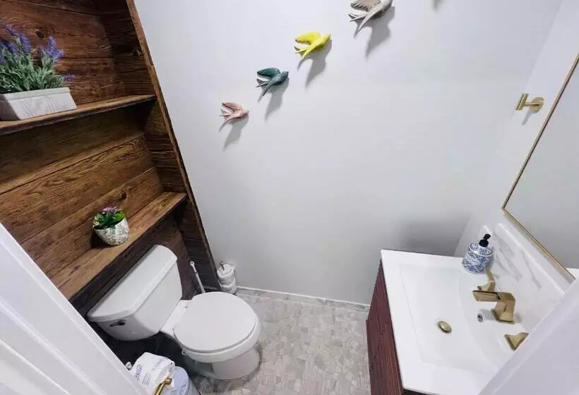 Unique Wildwood 3 Br 1,5 Ba Entire House In The Heart Of Wildwood!