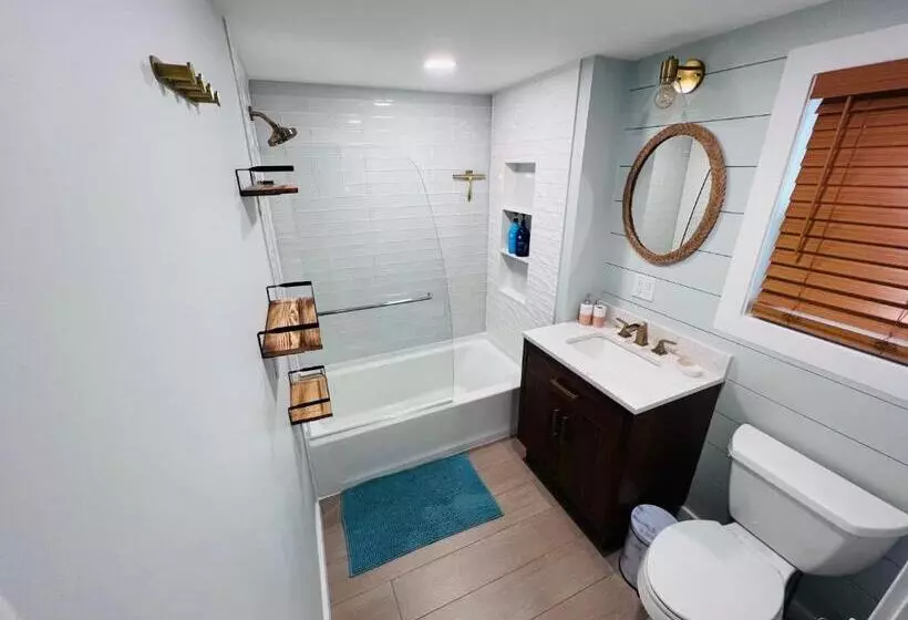 Unique Wildwood 3 Br 1,5 Ba Entire House In The Heart Of Wildwood!