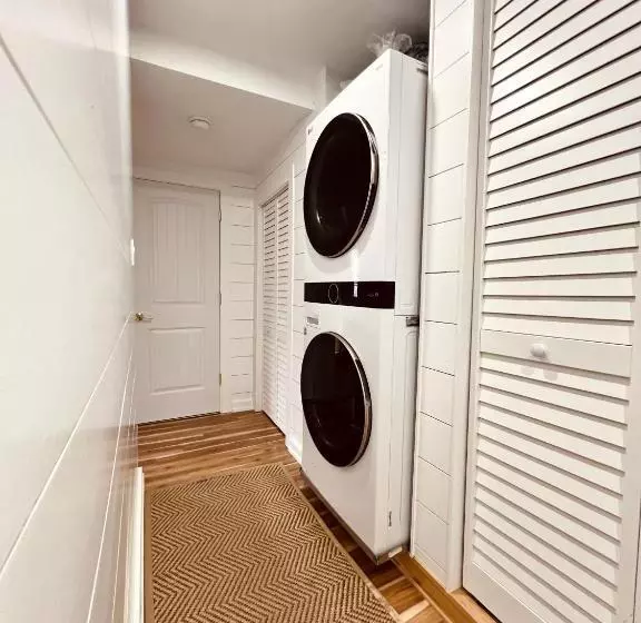 Unique Wildwood 3 Br 1,5 Ba Entire House In The Heart Of Wildwood!